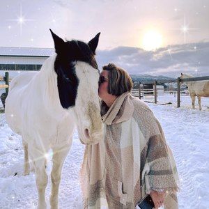 Meet your Posher, Charisse perpeluk